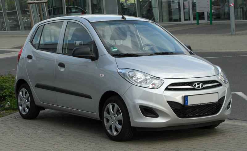 Chiếc ô tô cũ Hyundai i10 phiên bản 2011 còn được trang bị cản va và cụm đèn pha thiết kế mới. Ảnh: Muabanoto