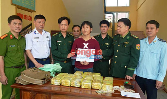 Đối tượng người Lào vận chuyển 15 kg ma túy