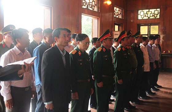 Đoàn công tác tưởng nhớ Chủ tịch Hồ Chí Minh