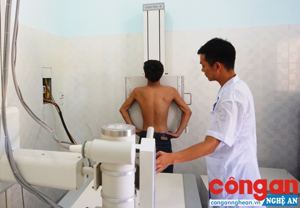 Từ đơn vị thí điểm Trạm Y tế xã Diễn Vạn, việc lập hồ sơ quản lý sức khỏe toàn dân sẽ được triển khai rộng rãi (Trong ảnh: Phòng chụp X-Quang tại Trạm Y tế xã Diễn Vạn)