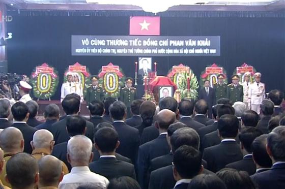 Đúng 7.30 Lễ Truy điệu đồng chí Phan Văn Khải được cử hành trọng thể.