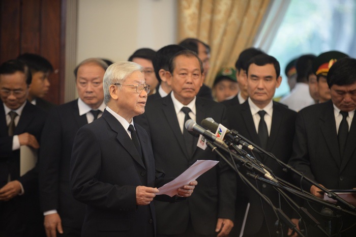 Tổng Bí thư Nguyễn Phú Trọng đọc lời điếu. Ảnh Tuoitre.vn