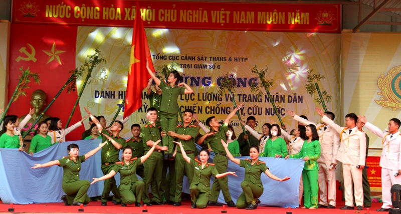 Văn nghệ chào mừng.
