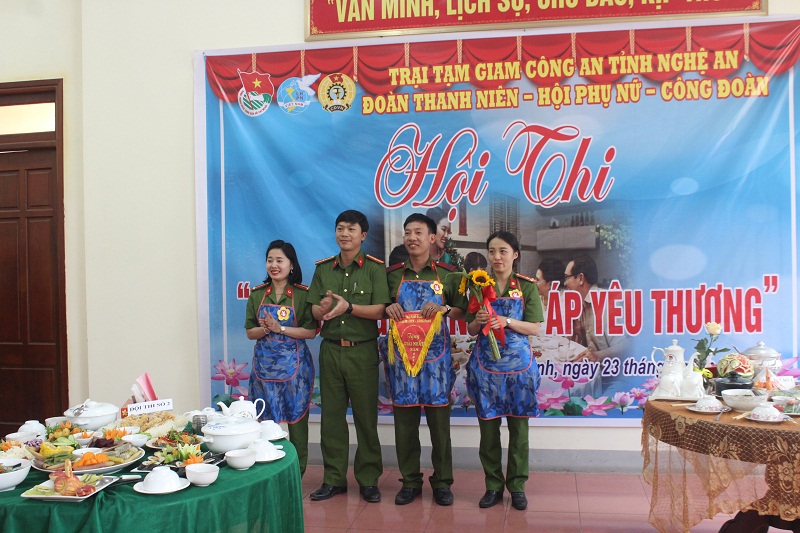 Hội thi nấu ăn 'Bữa cơm gia đình ấm áp yêu thương'