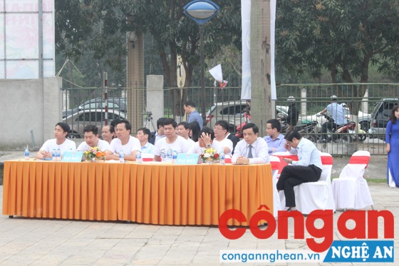 Các đại biểu tham dự lễ phát động 