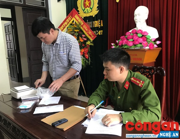Lực lượng chức năng cân trọng lượng ma túy trong Chuyên án 218S