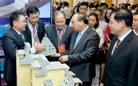 Thủ tướng đánh giá cao các nghiên cứu khoa học ứng dụng phòng chống thiên tai. Ảnh: VGP/Quang Hiếu 