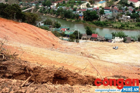 Khắc phục sự cố sạt lở đất tại huyện Kỳ Sơn