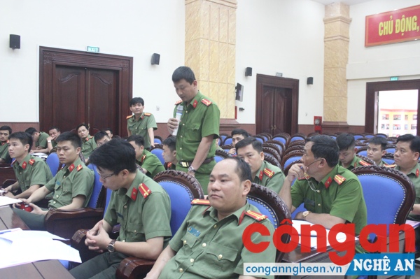 Đại diện Công an các đơn vị địa phương thảo luận tại Hội nghị