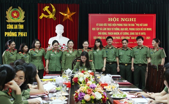 Hội phụ nữ Khối Xây dựng lực lượng ký giao ước thi đua
