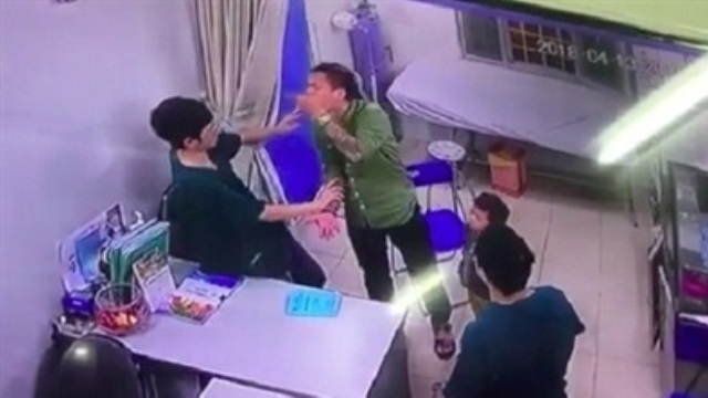 Sở Y tế Hà Nội yêu cầu làm rõ vụ bác sĩ bệnh viện Xanh Pôn bị hành hung