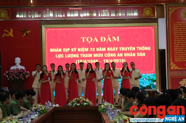 Tiết mục văn nghệ chào mừng do đoàn viên thanh niên Phòng Tham mưu Công an tỉnh biểu diễn