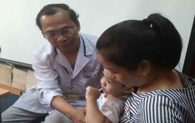 Chỉ nôn ói, 1 bệnh nhi có nguy cơ vỡ lá lách