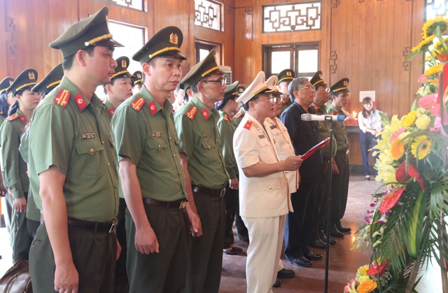 Viện Lịch sử CAND dâng hương, dâng hoa tại Khu di tích Kim Liên
