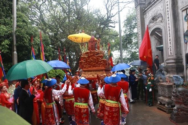 Sáng nay có mưa lớn tuy nhiên lễ rước vẫn được tiến hành theo kế hoạch