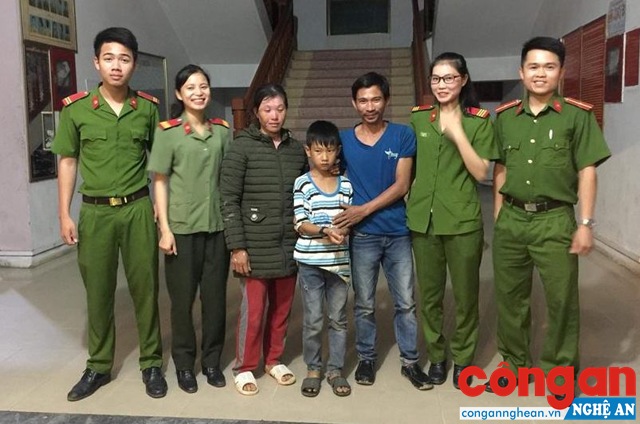 Tìm gia đình cho cháu bé bị lạc