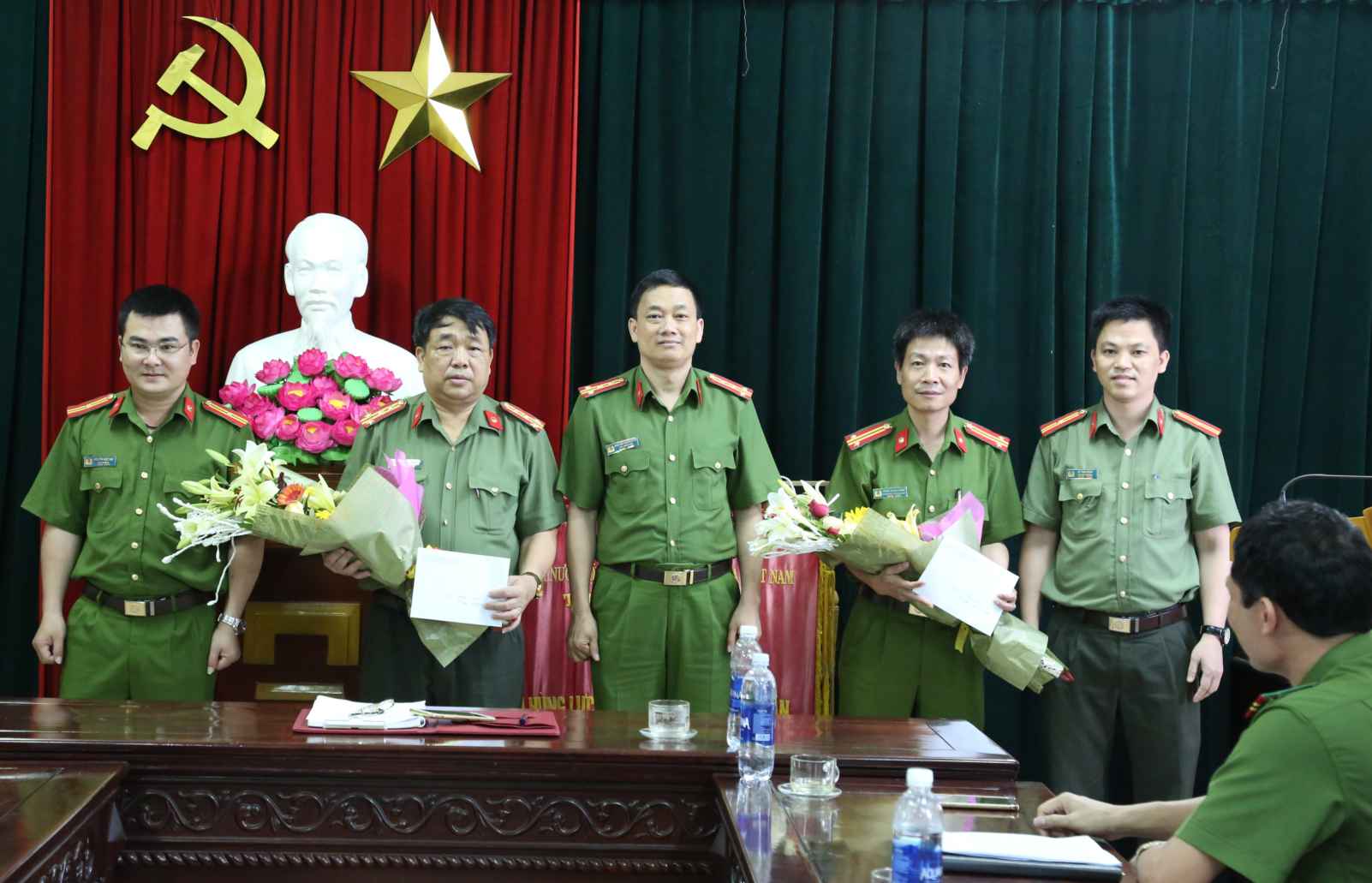 Nghệ An: Trao thưởng chuyên án bắt 12 bánh hêrôin