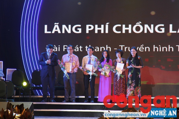 Trao giải Vàng cho thể loại phóng sự