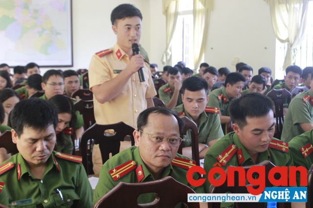 Hội nghị nhận được hơn 20 ý kiến của CBCS trong đơn vị