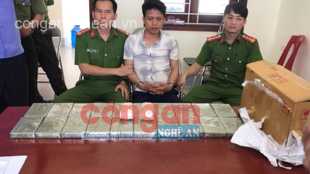 Đối tượng (X) và tang vật trong 1 chuyên án mà Công an Nghệ An                vừa khám phá thành công