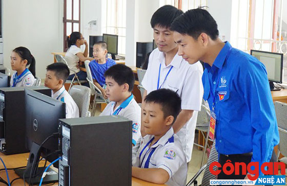 Hơn 200 thí sinh tranh tài tại Hội thi Tin học trẻ Nghệ An lần thứ 24