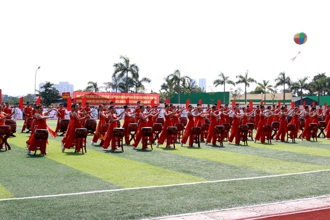 Lễ kỷ niệm tiếp tục với tiết mục văn nghệ hoành tráng của các học viên Học viện CSND.