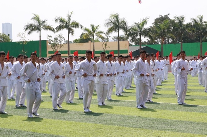 Màn đồng diễn võ thuật của tập thể học viên.