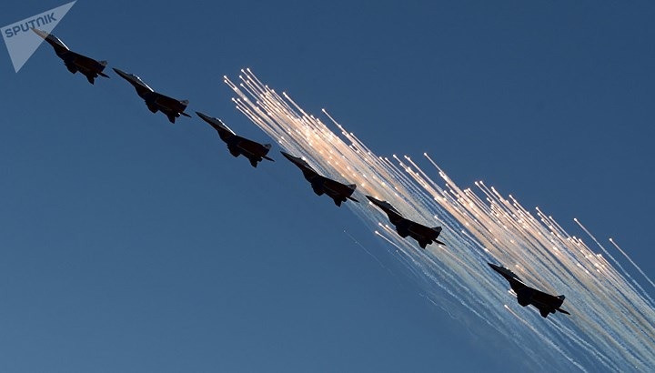 Đội bay nhào lộn nổi tiếng Strizhi cùng các chiến đấu cơ thế hệ thứ 4 MiG-29 Fulcrum.