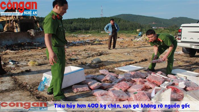 Tiêu hủy hơn 400 kg chân, sụn gà không rõ nguồn gốc