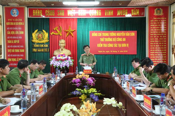 Đoàn làm việc với trại giam số 3