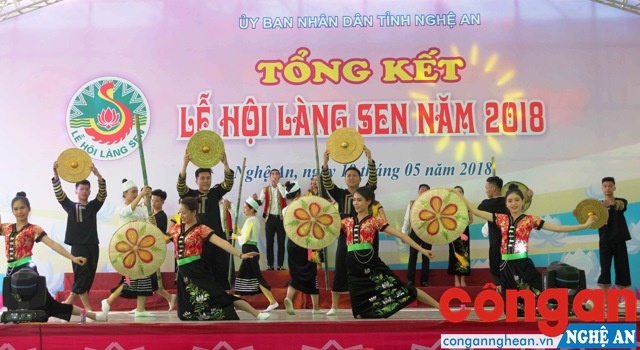 Lắng đọng chương trình Lễ hội Làng Sen năm 2018