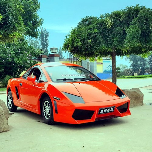 Mẫu xe thứ 3 của hãng xe này là chiếc xe có thiết kế giống với Lamborghini Gallardo LP560-4.