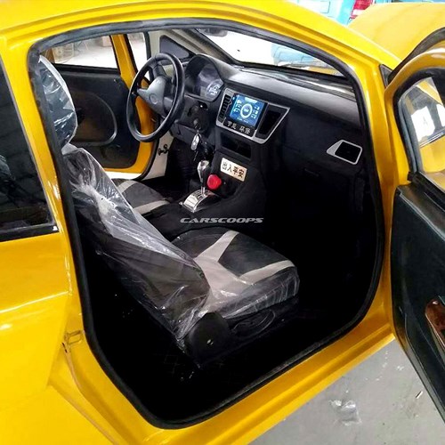 Xe có 2 tùy chọn nội thất giả da thể thao hoặc ốp nhựa giả gỗ./.