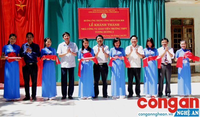 Tặng 2 nhà công vụ cho Trường THPT Tương Dương 2