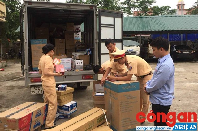 Liên tiếp phát hiện, bắt giữ số lượng lớn hàng hoá không rõ nguồn gốc