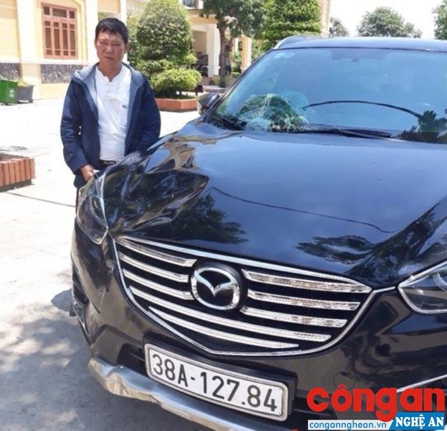Tài xế Nguyễn Đình Thông và chiếc xe gây tai nạn chết người tại Hà Tĩnh, bị bắt giữ tại Nghệ An