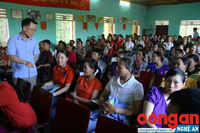 Đưa pháp luật đến với người lao động