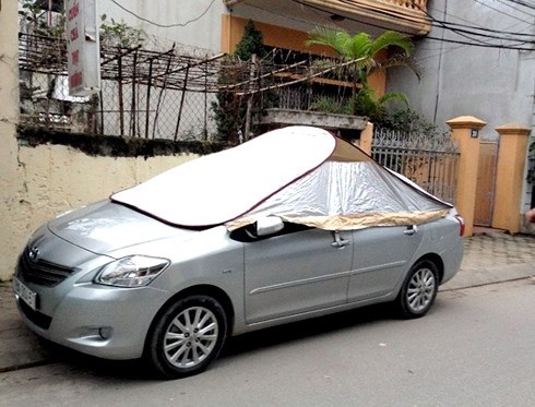 Sử dụng bạt tráng bác cũng sẽ giúp chiếc xe không bị ảnh hưởng nhiều bởi trời nắng. (Ảnh: KT).