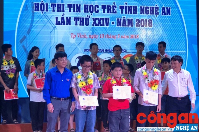 Gặp gỡ 3 gương mặt giành giải Nhất tại Hội thi Tin học trẻ tỉnh Nghệ An lần thứ 24