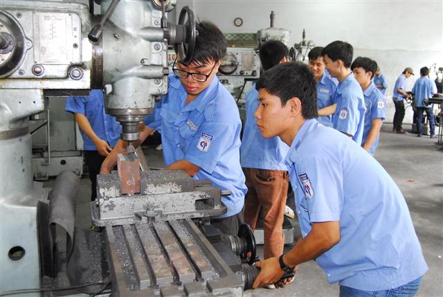 Vì sao nhiều học sinh 'quay lưng' với cổng trường đại học