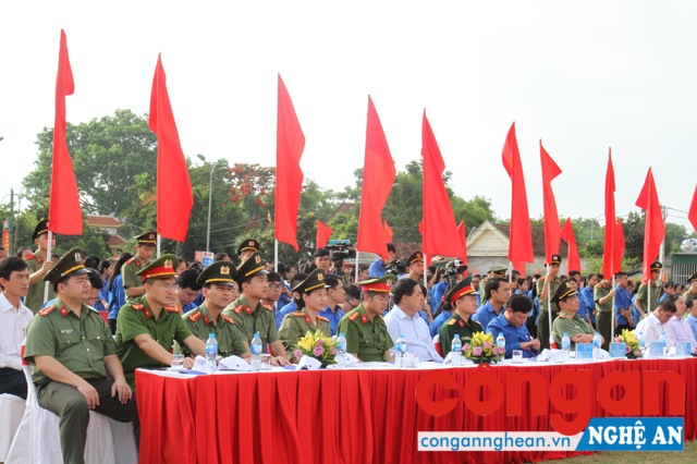 Các đại biểu tham dự lễ phát động