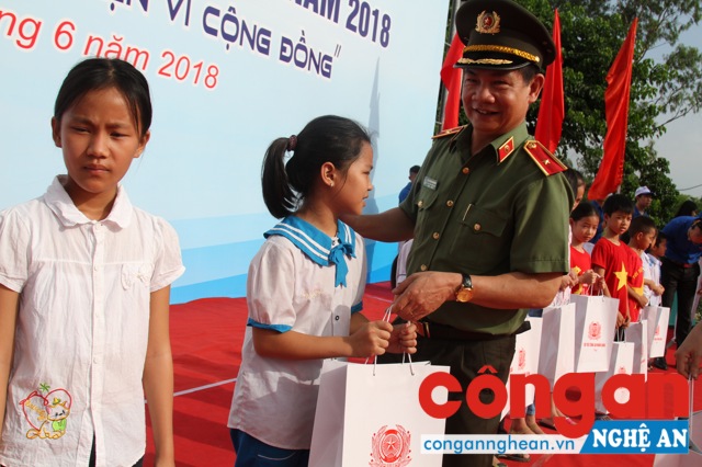 Thiếu tướng Nguyễn Xuân Ngư và...