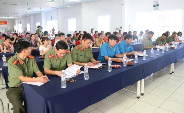 Các đại biểu dự lễ ra mắt mô hình