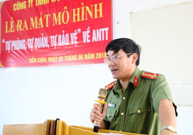 Đồng chí Đại tá Lê Khắc Thuyết, Phó Giám đốc Công an tỉnh phát biểu tại buổi lễ
