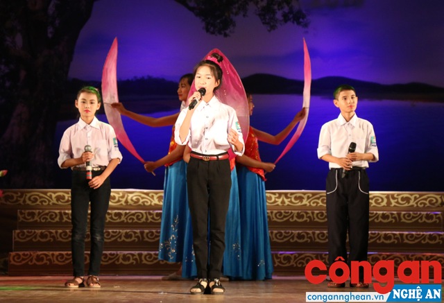 Gặp cậu bé giành giải 'Giọng ca triển vọng' tại Hội thi Hát dân ca trong trường học