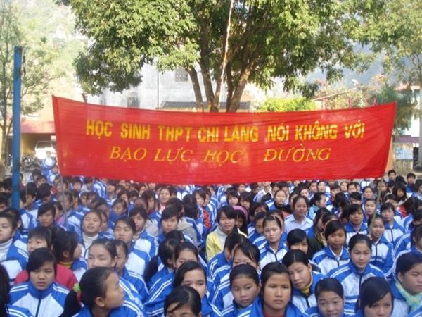 Xuống cấp đạo đức trường học: Do còn nặng dạy chữ, nhẹ dạy người...