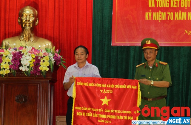 Lá cờ đầu trong phong trào thi đua 'Vì an ninh Tổ quốc'