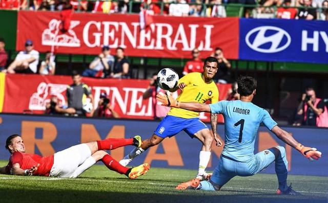 Coutinho cũng lập công 