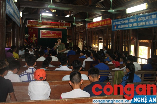 Toàn cảnh buổi tuyên truyền