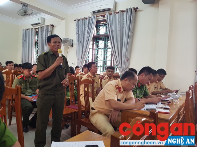 Trưởng Công an các xã, thị trấn tham gia đóng góp ý kiến